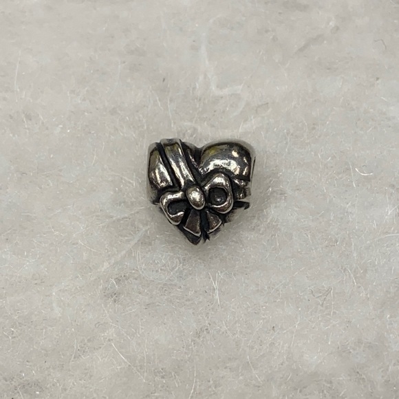 Trollbeads heart bow bead - Picture 2 of 4